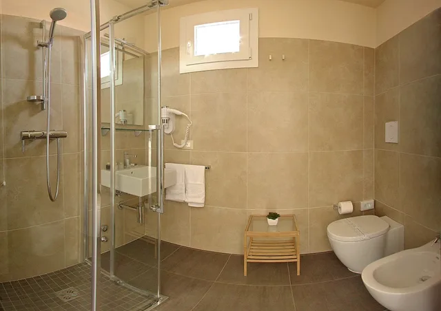 Family, 2 Queen Beds, 2 Bathrooms، Hotel Helvetia 6/10