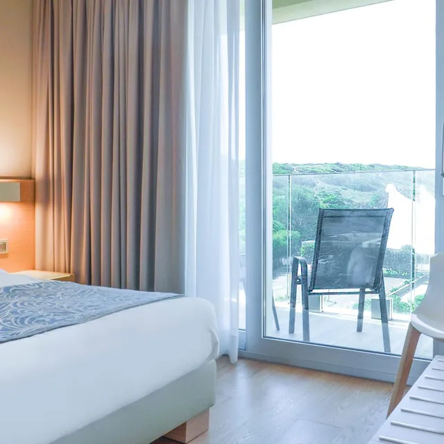 جناح بشرفة، Hotel Calabona 1/10