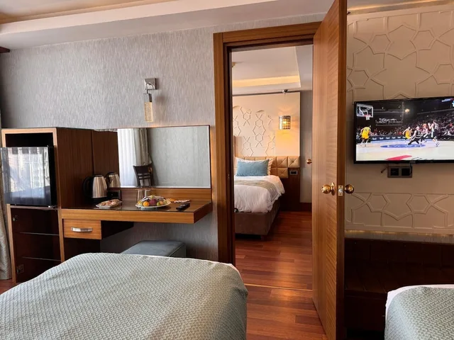 2 Bedrooms, Connecting, Family Suite, 1 Double and 3 Single Beds, Sea View، Grand Star Hotel Bosphorus 5/6