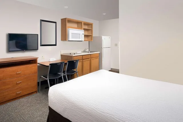 غرفة قياسية بسرير مزدوج مع أريكة لذوي الإعاقة، WoodSpring Suites Gainesville I-75 1/3