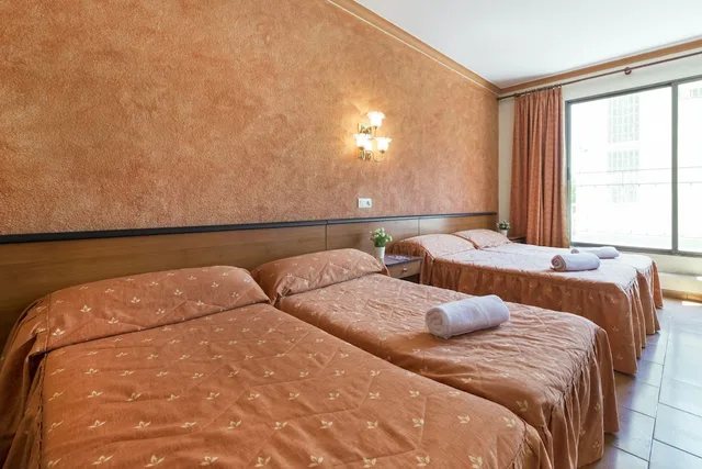 غرفة ثلاثية بثلاثة أسرّة، Hotel Marisol 5/10