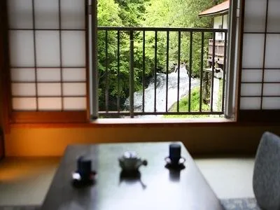 غرفة يابانية ركنية بإطلالة على الجبل والنهر، Meiji Onsen Ryokan 1/1