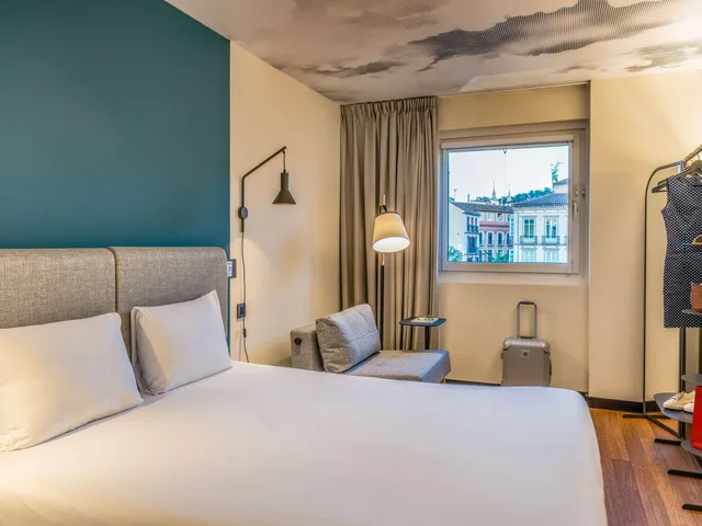 غرفة بسرير مزدوج مع أريكة، Ibis Malaga Centro Ciudad Hotel 5/10