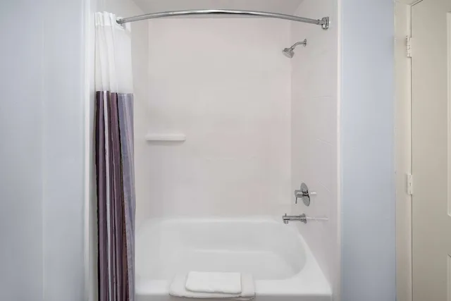 غرفة تنفيذية بسرير كينج، La Quinta Inn & Suites by Wyndham Austin - Cedar Park 2/2