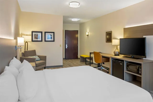 غرفة بسرير كينج، Comfort Inn & Suites Sayre, PA 2/7