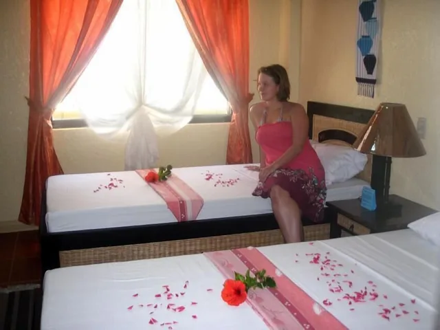 Deluxe, Queen Bed, Marlins Beach Resort 7/7