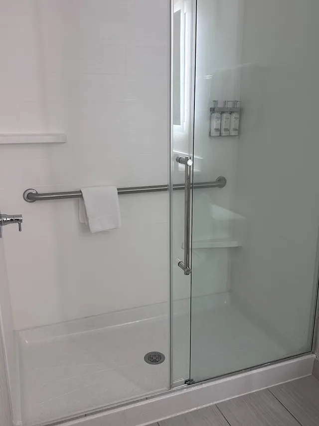 جناح بسرير فردي بغرفتي نوم، Holiday Inn Express & Suites Southfield - Detroit 3/5