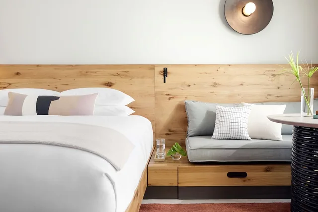 Standard, King Bed, Resident View, Accessible، Hotel Indigo Grand Cayman, an IHG Hotel 2/4