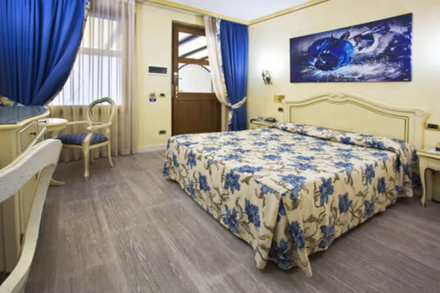 غرفة قياسية مفردة بسرير كوين، Vip's Motel Luxury Accommodation & Spa 2/3