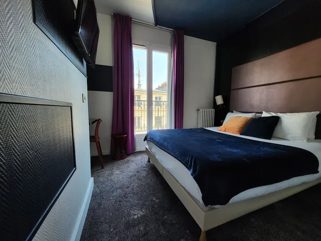 Room, Queen Bed, Accueil Hotel Paris Pigalle Montmartre 3/10