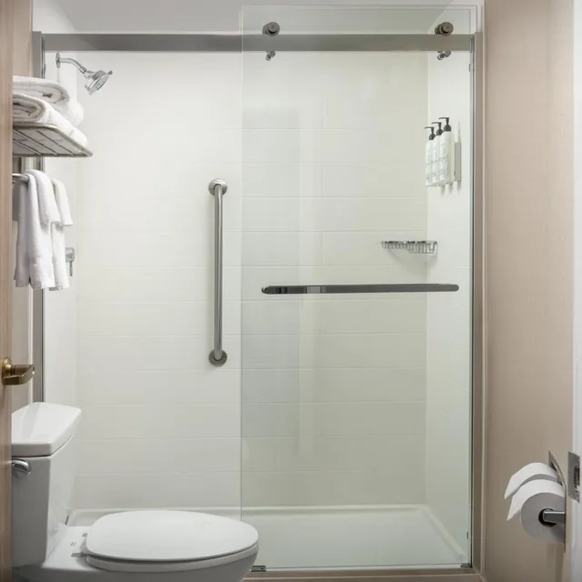 Pure, Wellness, Guest Room, King Bed, Sofa، Springhill Suites Atlanta Buford Mall of Georgia 7/10