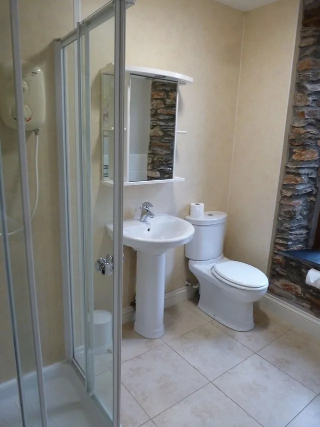 غرفة ثلاثية بسرير مزدوج وسرير فردي، The Liscawn Hotel 5/5