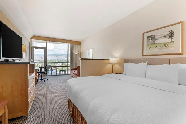 Tower, Executive, King Bed, Sofa, Balcony، Best Western Plus Kelowna Hotel and Suites 1/3