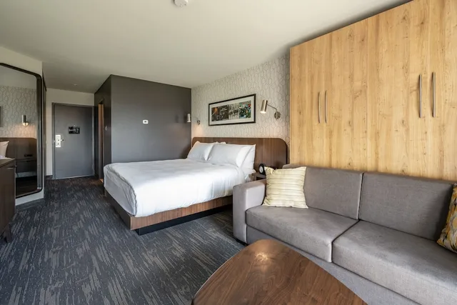 Pano, King Bed, Queen Murphy Bed، Hotel Verso 2/4