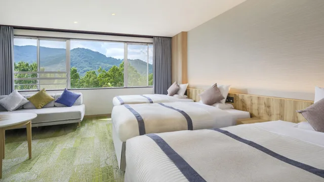 غرفة قياسية رباعية بإطلالة على الجبل بحوض استحمام لذوي الإعاقة، Kamenoi Hotel Nagatoro Yorii (ex Kanpo No Yado Yorii) 1/1