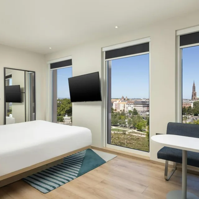 Room, King Bed, City and Cathedral View، Aloft Strasbourg Etoile 5/10