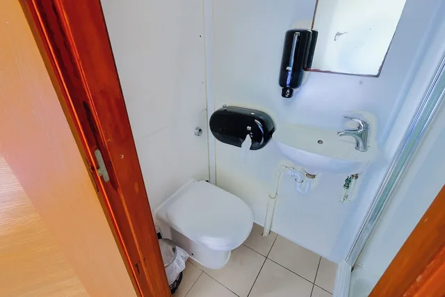 غرفة بسرير مزدوج بحمام خاص، Rest Up London Hostel 4/4