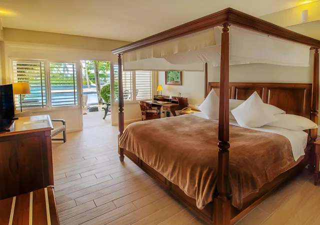 Room, 1 King and 2 Queen Beds, Beach Side, Ground Floor، Plantation Bay Resort And Spa 2/2