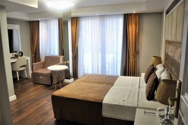 غرفة سوبيريور ثلاثية بسرير كينج وسرير فردي بشرفة، Pell Palace Hotel and Spa 9/10