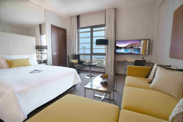 استوديو بسرير كوين بإطلالة على المدينة، سنترو كورنيش الخبر من روتانا(Centro Corniche Al Khobar By Rotana) 1/6