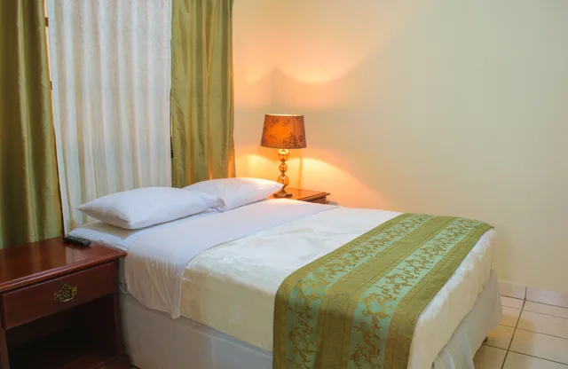 غرفة قياسية بسرير مزدوج بحمام خاص، Hotel Fontana 2/3