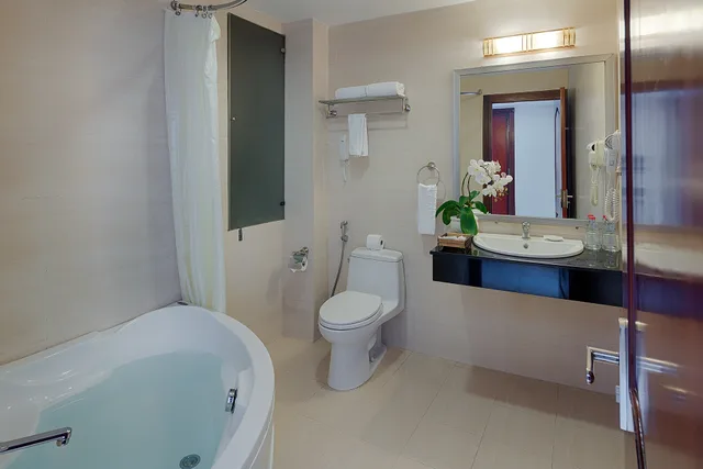Deluxe, Double or Twin Bed, Silverland Ben Thanh Hotel 8/9