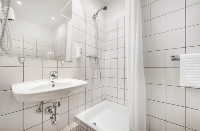غرفة ثلاثية مع أريكة، Central Hotel 8/10