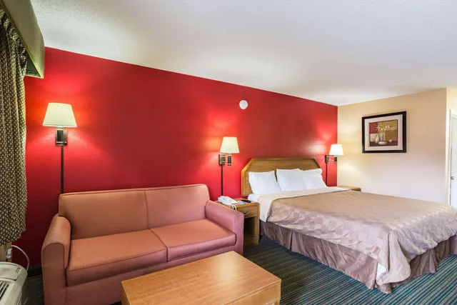 جناح بسرير كينج، Rodeway Inn Hazlehurst, MS 2/3