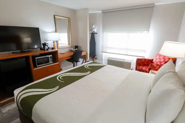 غرفة بسرير كينج لذوي الإعاقة، Quality Inn Miami Airport - Doral 3/5