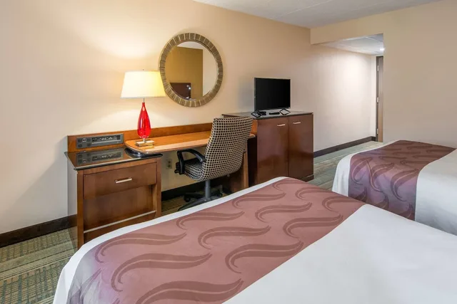غرفة قياسية بسريرين كوين، Quality Inn and Suites Virginia MN 2/3