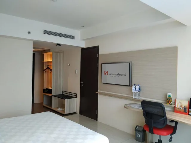 غرفة ديلوكس بسرير مزدوج أو سريرين منفصلين بإطلالة على المدينة، Swiss-Belhotel Waterfront Makassar 2/2