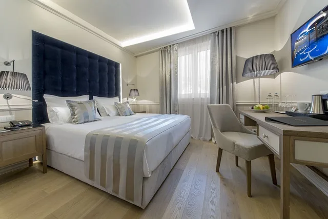 غرفة قياسية بسرير مزدوج بإطلالة على المتنزه، Grand Hotel Slavia 1/5