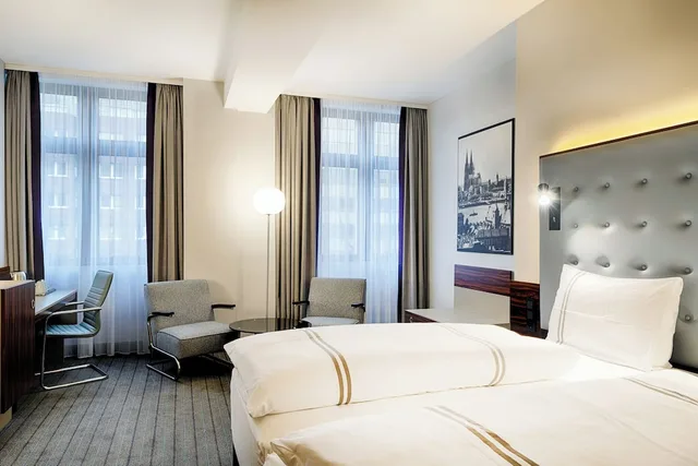 غرفة بسريرين منفصلين لذوي الإعاقة، Premier Inn Cologne City Mediapark Hotel 1/6