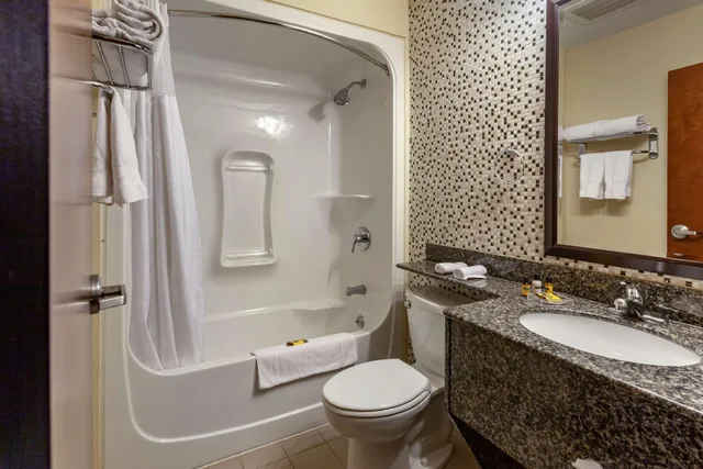 غرفة بسرير كوين، Best Western Plus Woodstock Inn & Suites 3/3