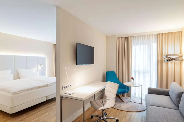 جناح جونيور بسرير كينج مع سرير إضافي، Nh Mannheim 5/7