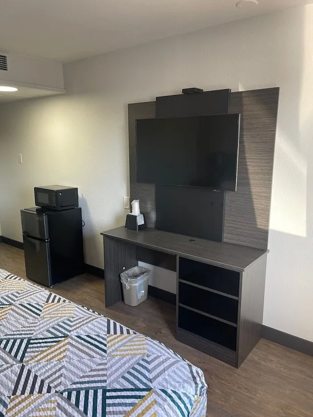 غرفة ديلوكس بسرير كينج، Motel6 Wichita, KS 3/5