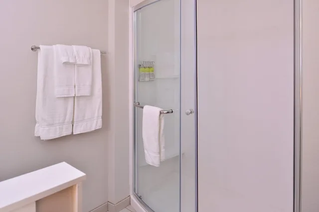 غرفة قياسية بسرير كينج، Holiday Inn Express & Suites Olathe West 4/5