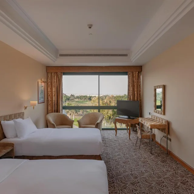 جناح تنفيذي بسرير مزدوج، Hilton Pyramids Golf Resort 1/7