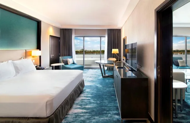 Premium, Balcony, Radisson Blu Hotel & Resort Al Ain 2/8