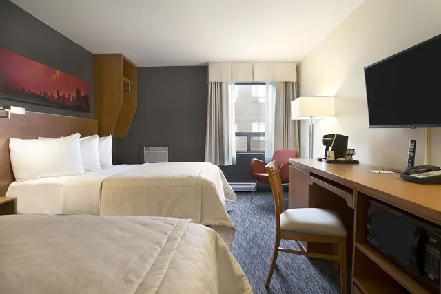 غرفة ديلوكس بسريرين مزدوجين، Travelodge by Wyndham Edmonton West 2/3