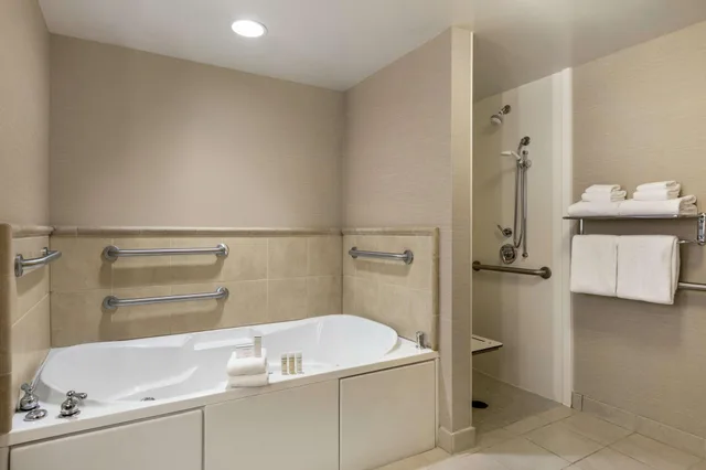 جناح لذوي الإعاقة، Hilton Garden Inn Harrisburg East 5/5
