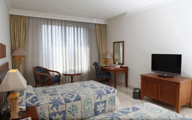غرفة ديلوكس بسريرين منفصلين، Resor Tuban Tropis 1/3