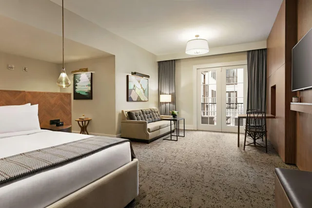 غرفة بسرير مزدوج، The Harpeth Franklin Downtown Curio Collection By Hilton 1/3