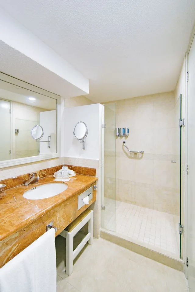 2x2, Connecting, 2 King Beds, Occidental Costa Cancun 8/8