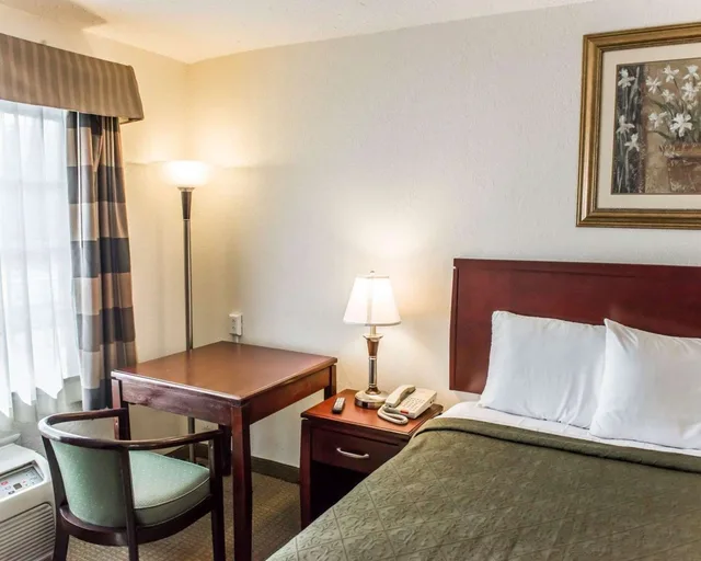 غرفة بسرير كينج، Econo Lodge Monticello 3/3