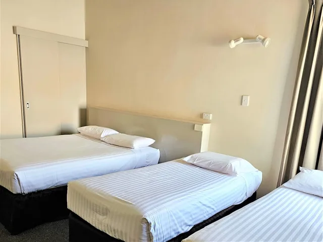غرفة عائلية بسرير كوين وسريرين منفصلين بغرفة نوم واحدة، Sanno Marracoonda Airport Hotel 2/5