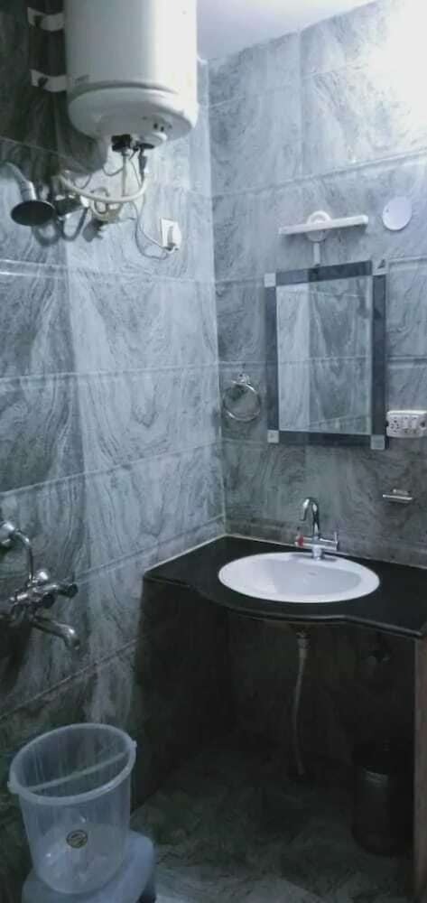 غرفة ديلوكس بسرير كينج بغرفة نوم واحدة، Oyo 1811 Hotel Leisure Palace 4/4