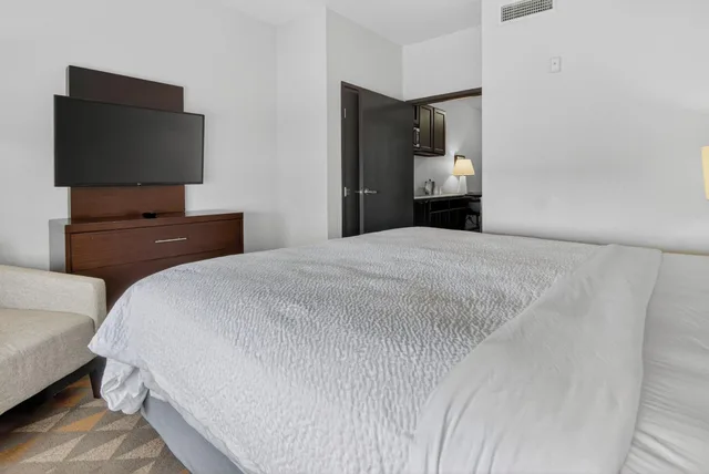 جناح بإطلالة على المدينة بغرفة نوم واحدة، Holiday Inn Express Hotel And Suites Dallas Addison 2/5