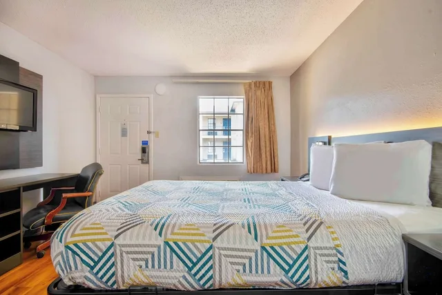 غرفة قياسية بسرير كينج للمدخنين، Motel6 Bossier City, LA 4/7