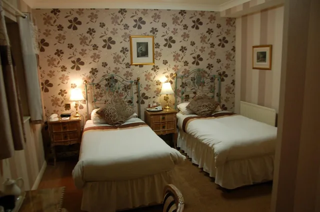 Room, Twin Beds, Albright Hussey Manor 2/6